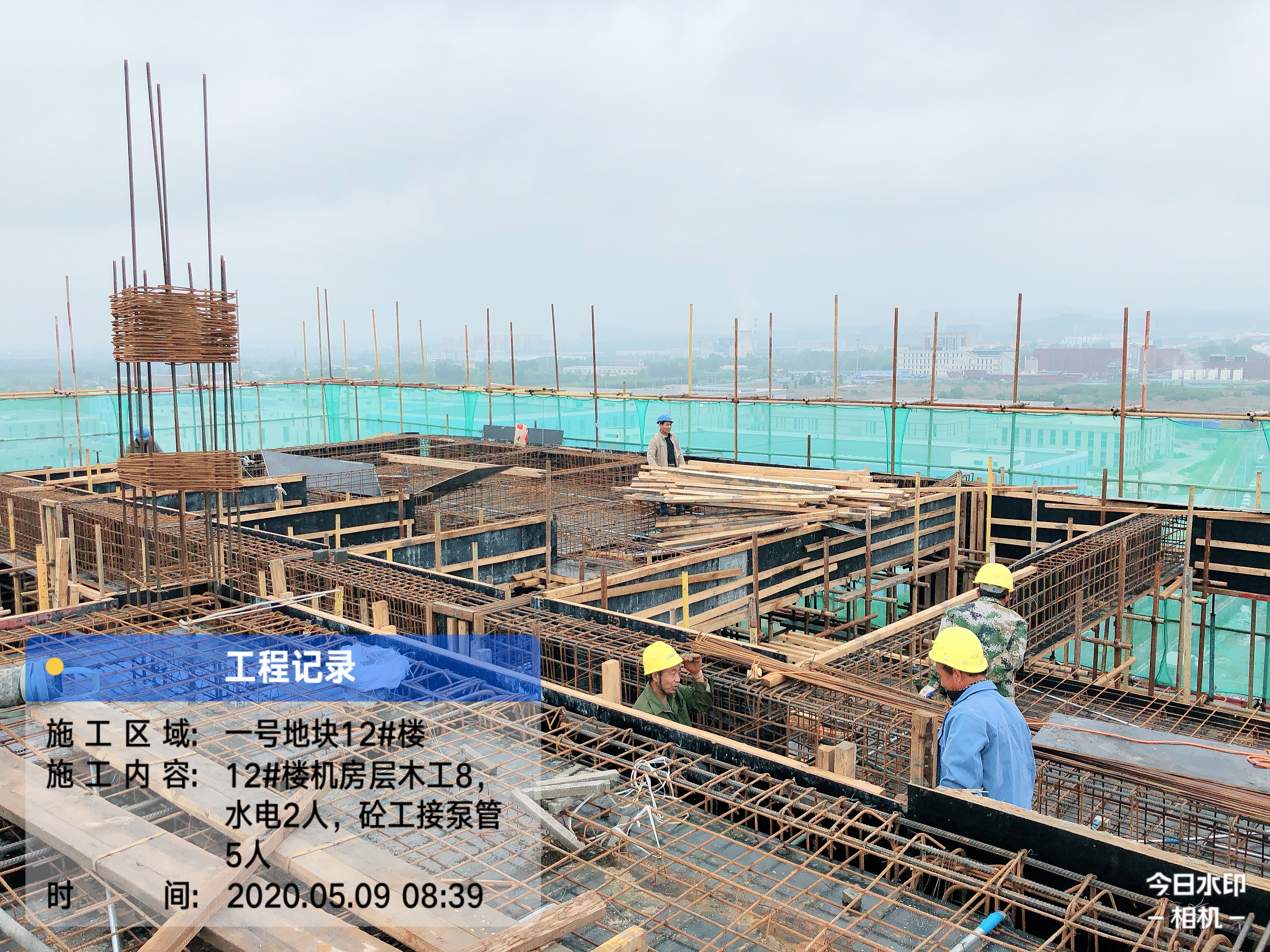 1589009387947046.jpg 1-12#楼机房层模板加固,准备砼浇筑.jpg