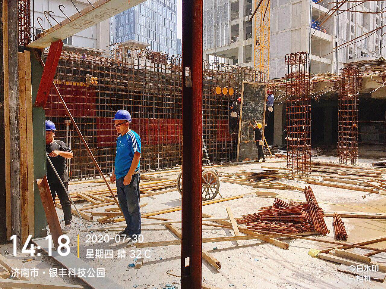 1596424061333123.jpg 12区车库负一层墙柱模板.jpg