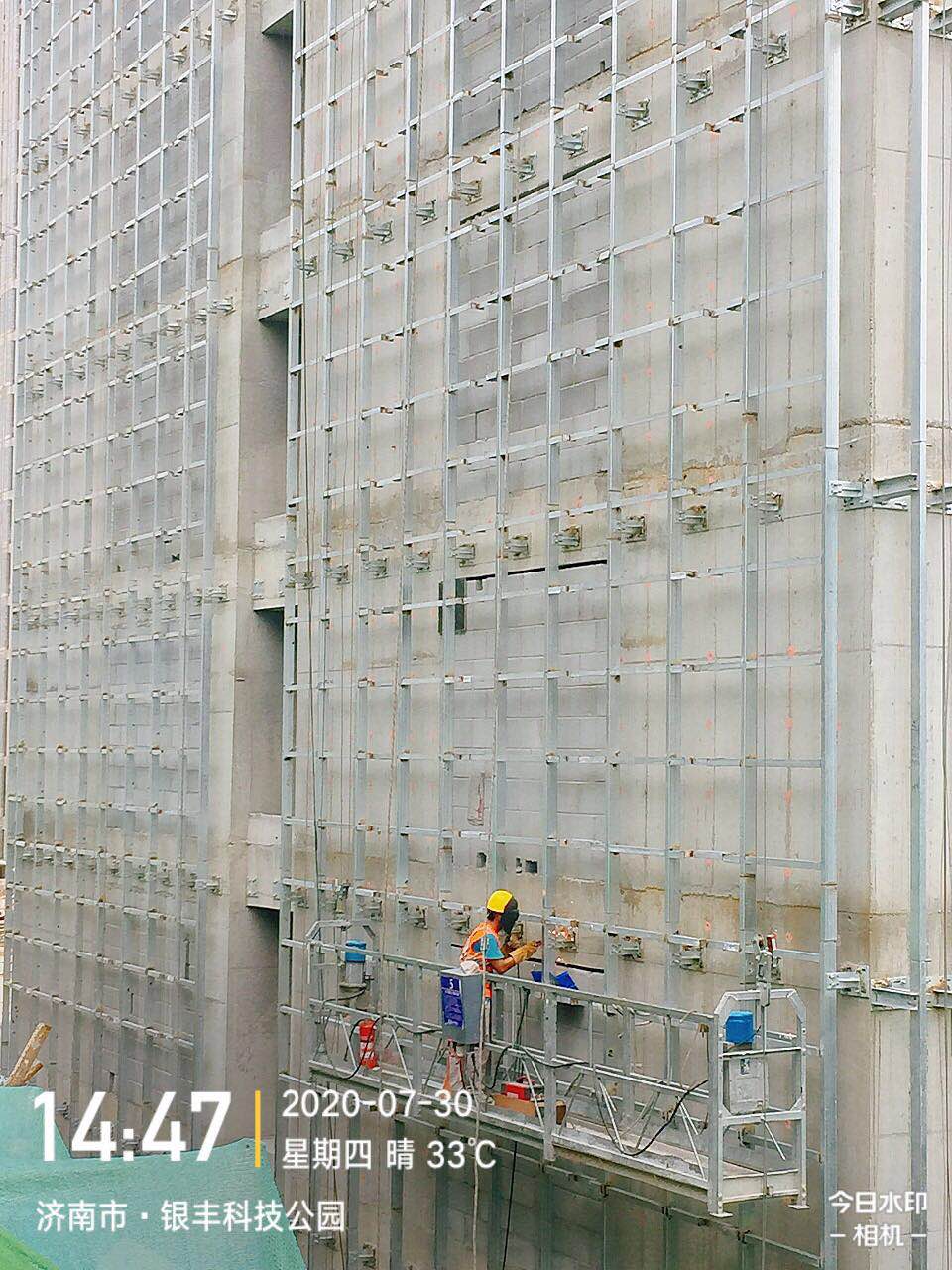 1596424077415378.jpg 14#楼幕墙龙骨安装.jpg