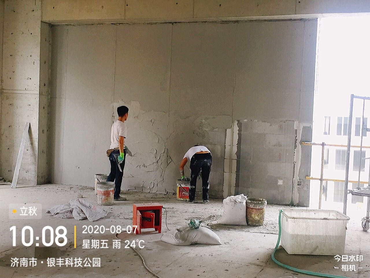 1596787111578996.jpg 7号楼6层精装墙面石膏施工.jpg