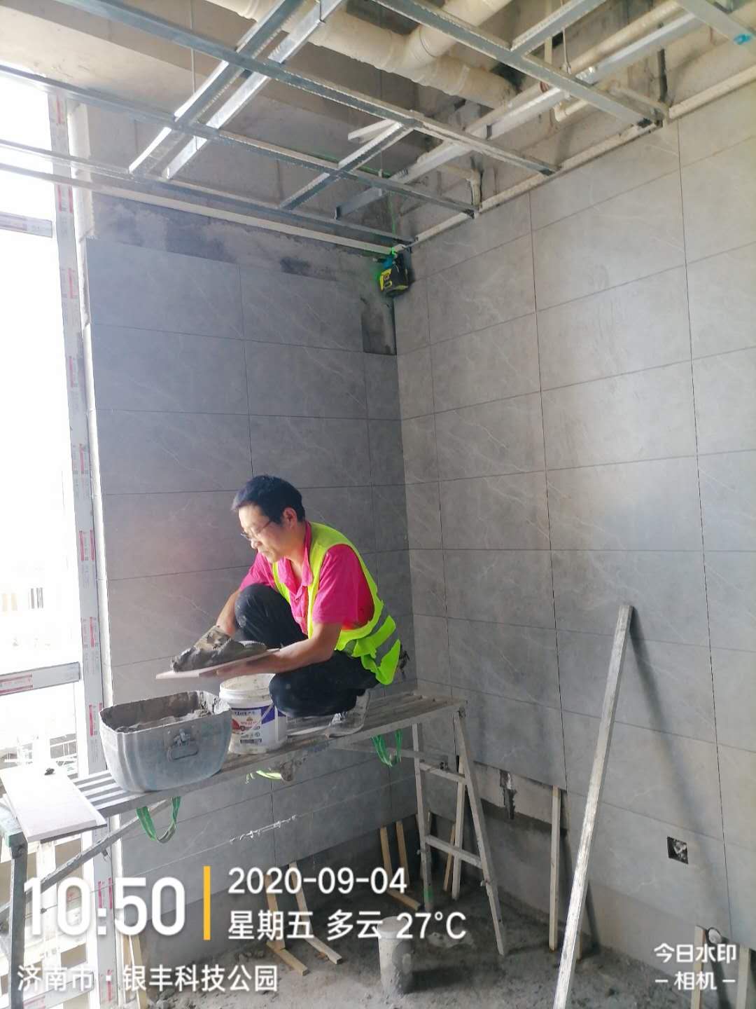 1599209419123493.jpg 13号楼卫生间瓷砖施工.jpg